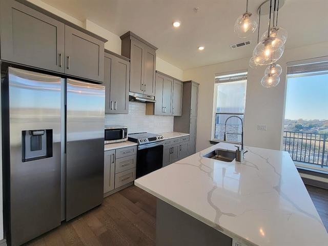 Building Photo - 2700 Old Denton Rd