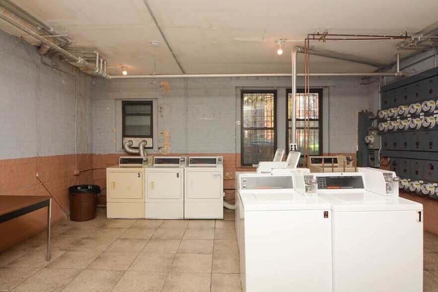 Building Photo - 4854 N Damen Ave