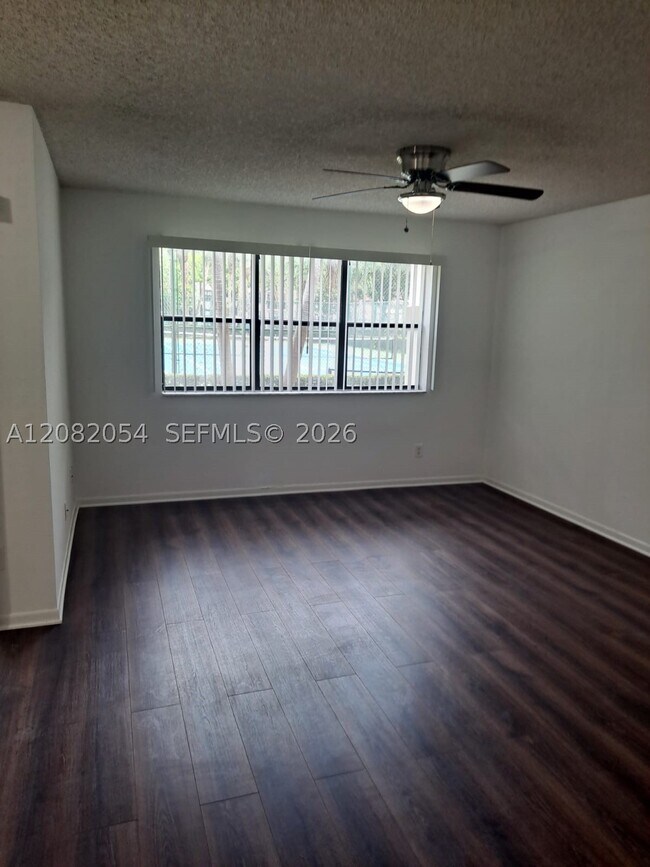 Building Photo - 540 S Park Rd