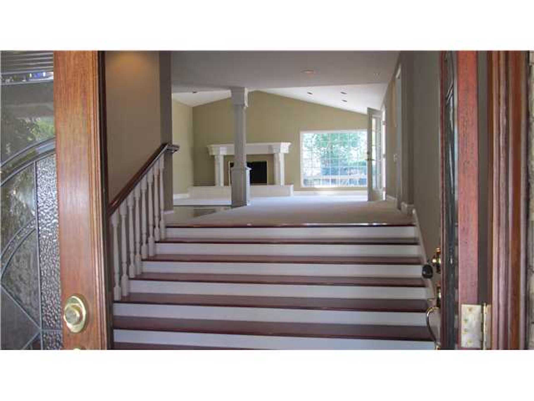 entry - 2015 Hidden Crest Dr