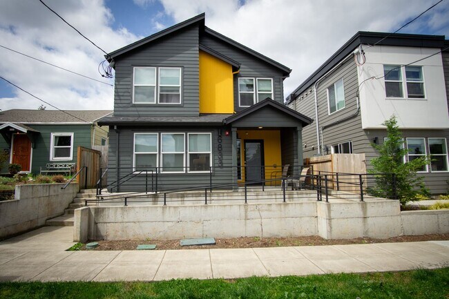 Building Photo - Stylish + Modern Corner 2-Bedroom Townhouse!