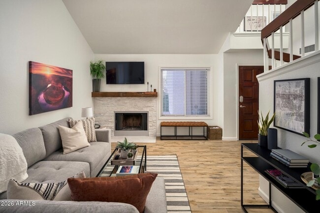 Building Photo - 322 E Bluebell Ln