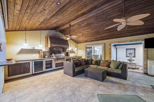 Building Photo - 18618 Point Lookout Dr