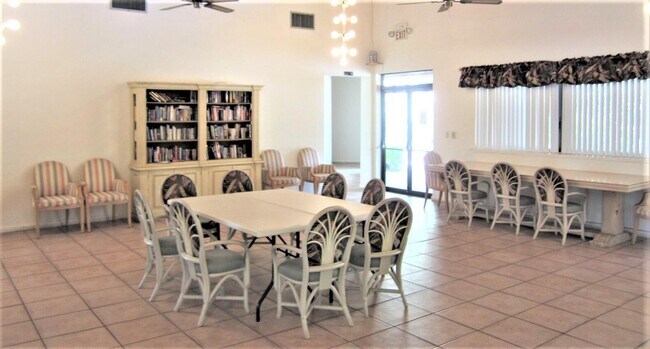 Building Photo - 2455 Lindell Blvd