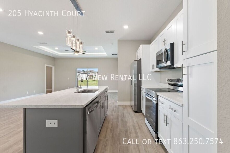 Building Photo - 205 Hyacinth Ct