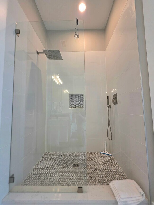 Building Photo - 8088 Carmel Cir