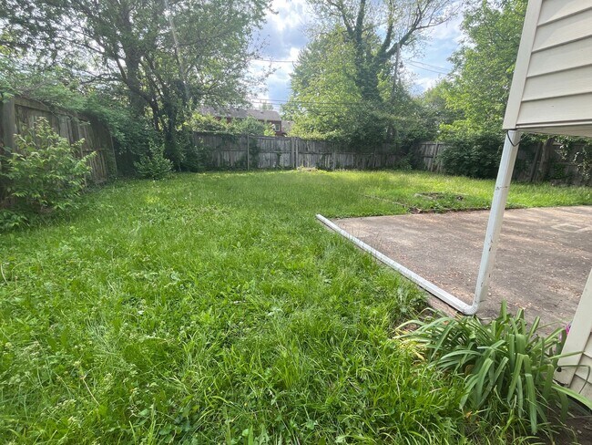 Building Photo - 3 BR 1.5 BA split-level with attached 1 car garage- OPEN HOUSE THIS SATURDAY