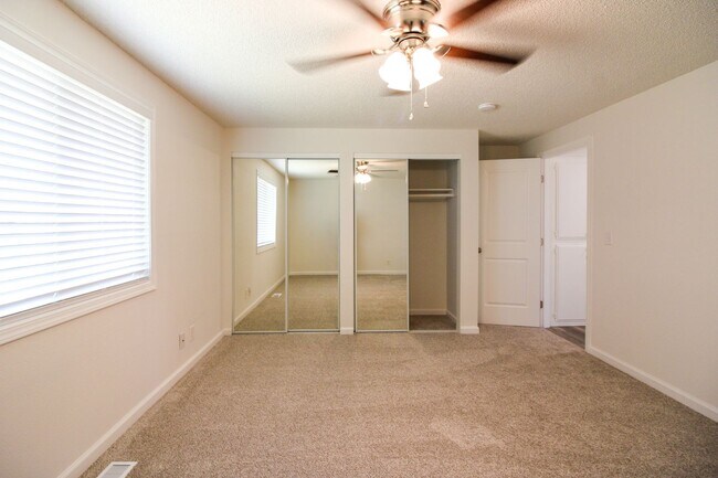 Building Photo - 1488 Warbler Dr SE