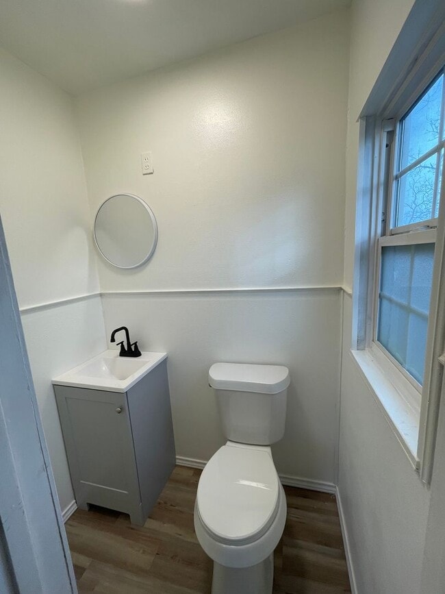 Building Photo - Updated 3/1.5 in Gables Neighborhood