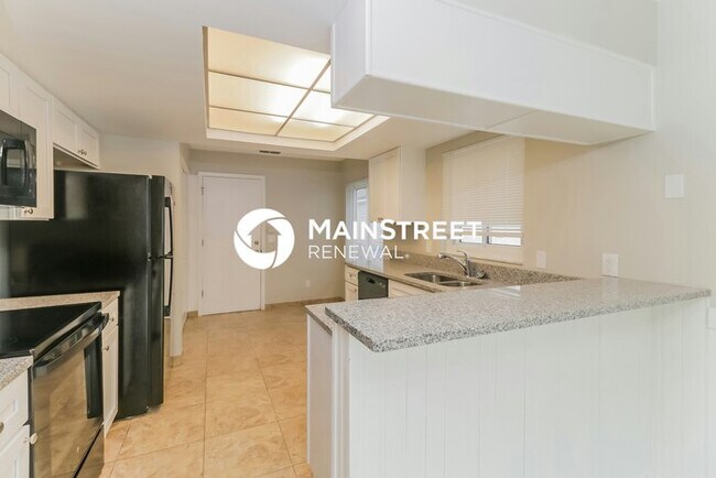 Building Photo - 3 Bedroom Pet-Friendly Home in Tampa, FL with Main Street Renewal