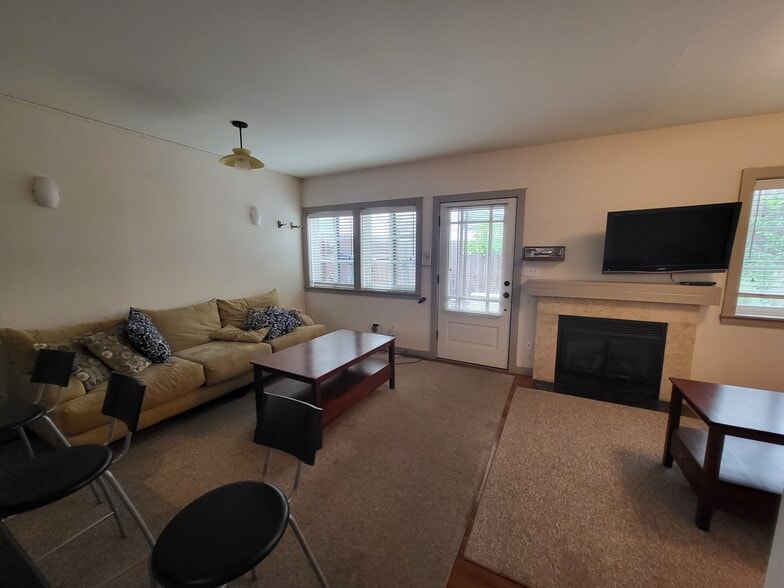 Building Photo - 2459 Hilgard Ave