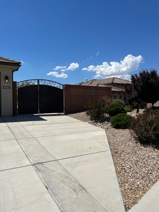 Building Photo - Spacious 3 Bedroom Home in Little Valley