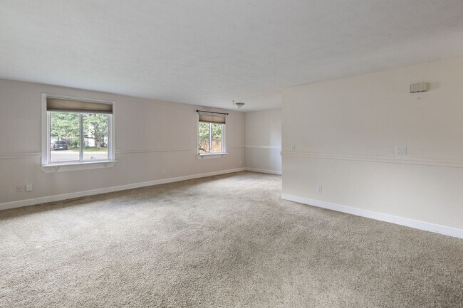 Building Photo - 3406 Avon Ct
