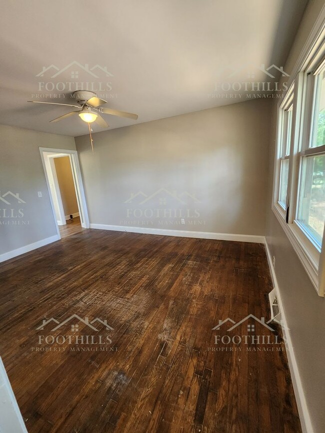 Building Photo - Charming 3-Bed Brick Rental Near Schools &...