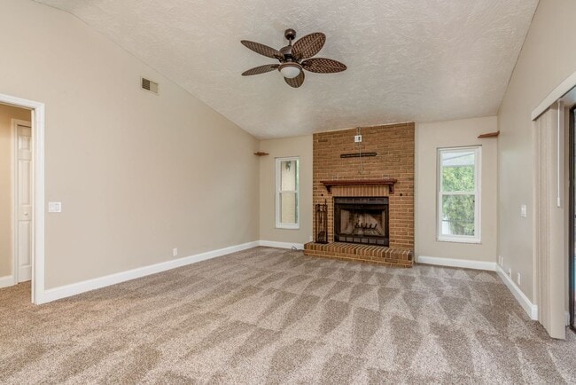 Building Photo - Pool Home Near Florida Beaches