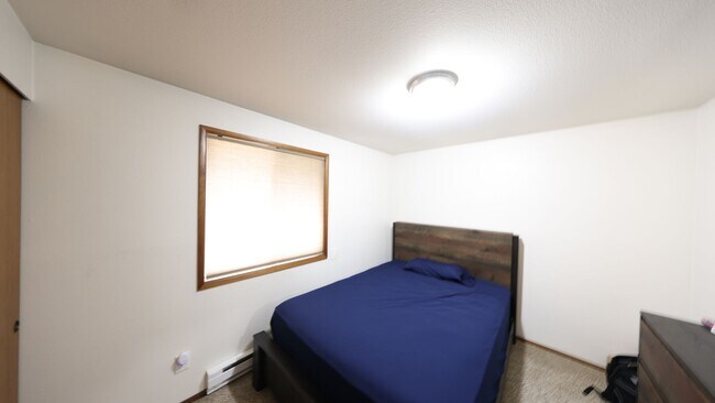 Building Photo - 3 Bed 2 Bath - Large Deck - Per Friendly -...