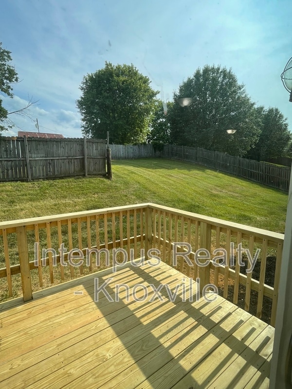 Building Photo - 7728 Chapel Bend Dr