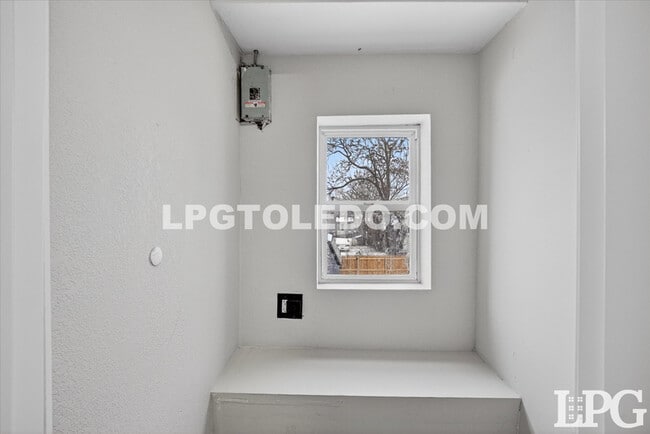 Building Photo - 2025 Caledonia St