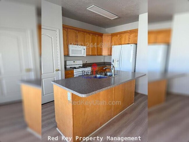 Building Photo - 1380 Single Family Home