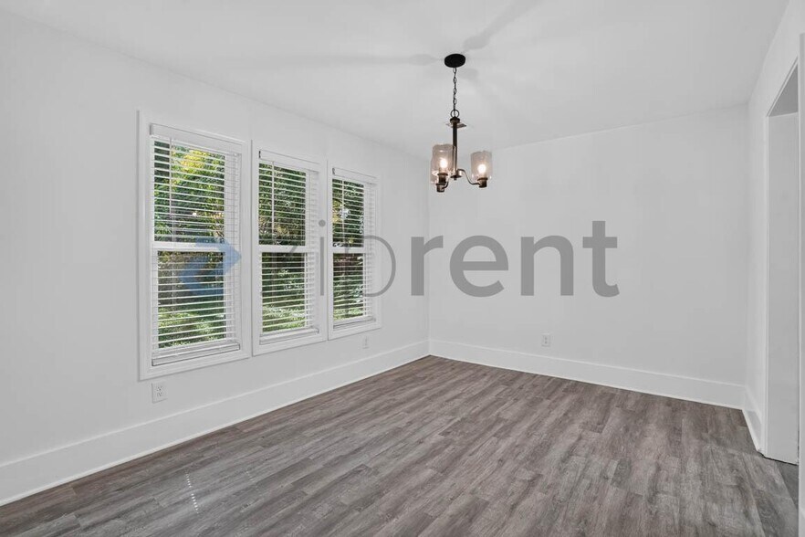 Building Photo - Unit 3