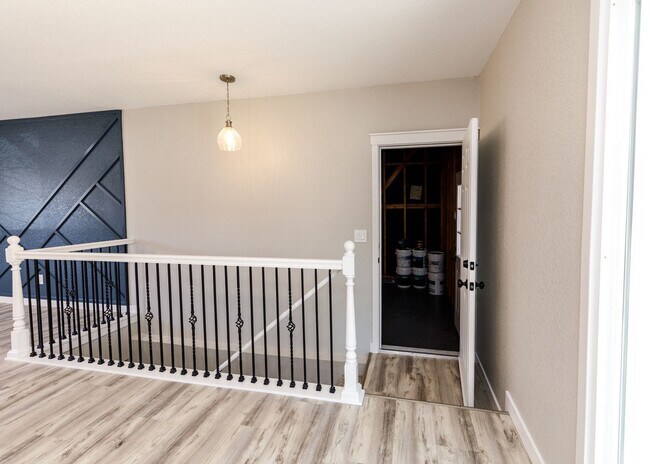 Building Photo - Newly Remodeled 5 Bed Home with Huge Yard