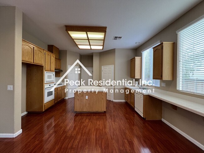Building Photo - Wonderful Rocklin 4bd/2ba Home - Gated Com...