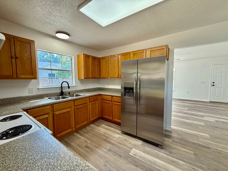 Building Photo - 3042 Tiffany Ln