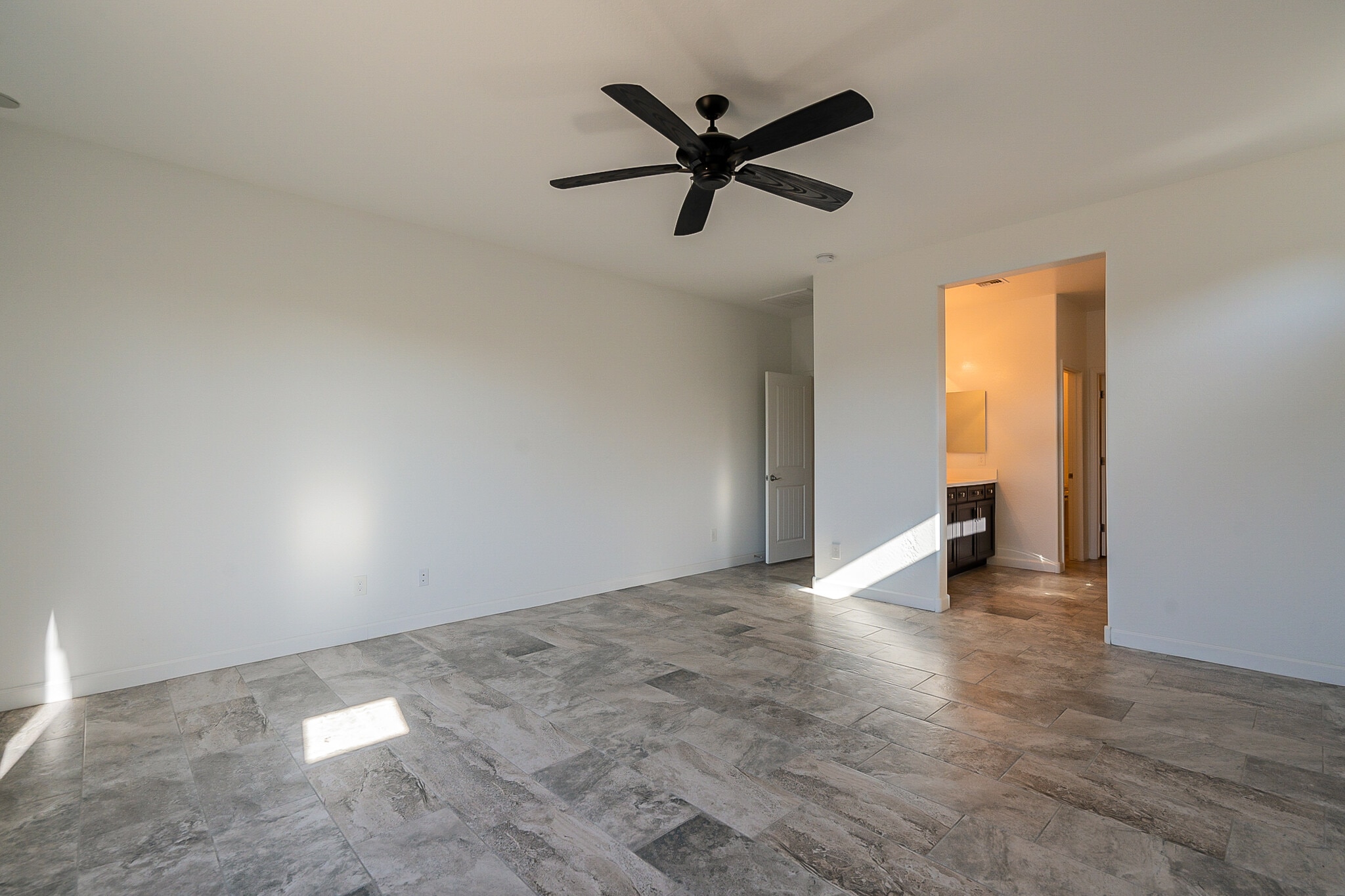 Building Photo - 15877 W Mauna Loa Ln