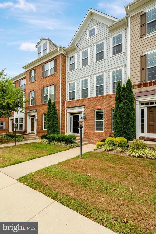 Building Photo - 8854 Orchard Ln