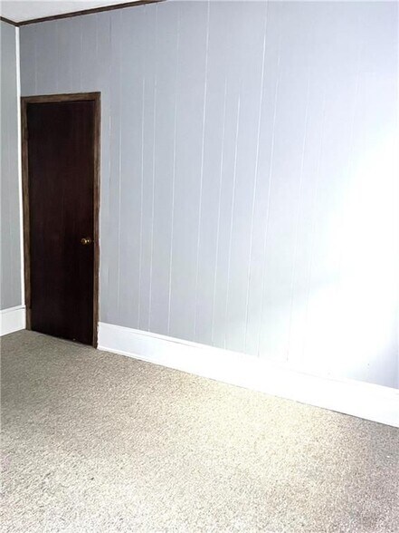 Building Photo - 3 Rowe Ave