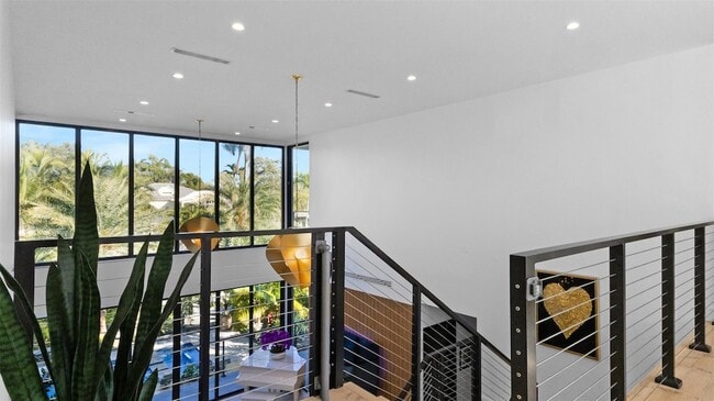 Building Photo - 823 Ponce de Leon Dr