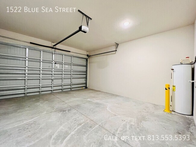 Building Photo - 1522 Blue Sea St