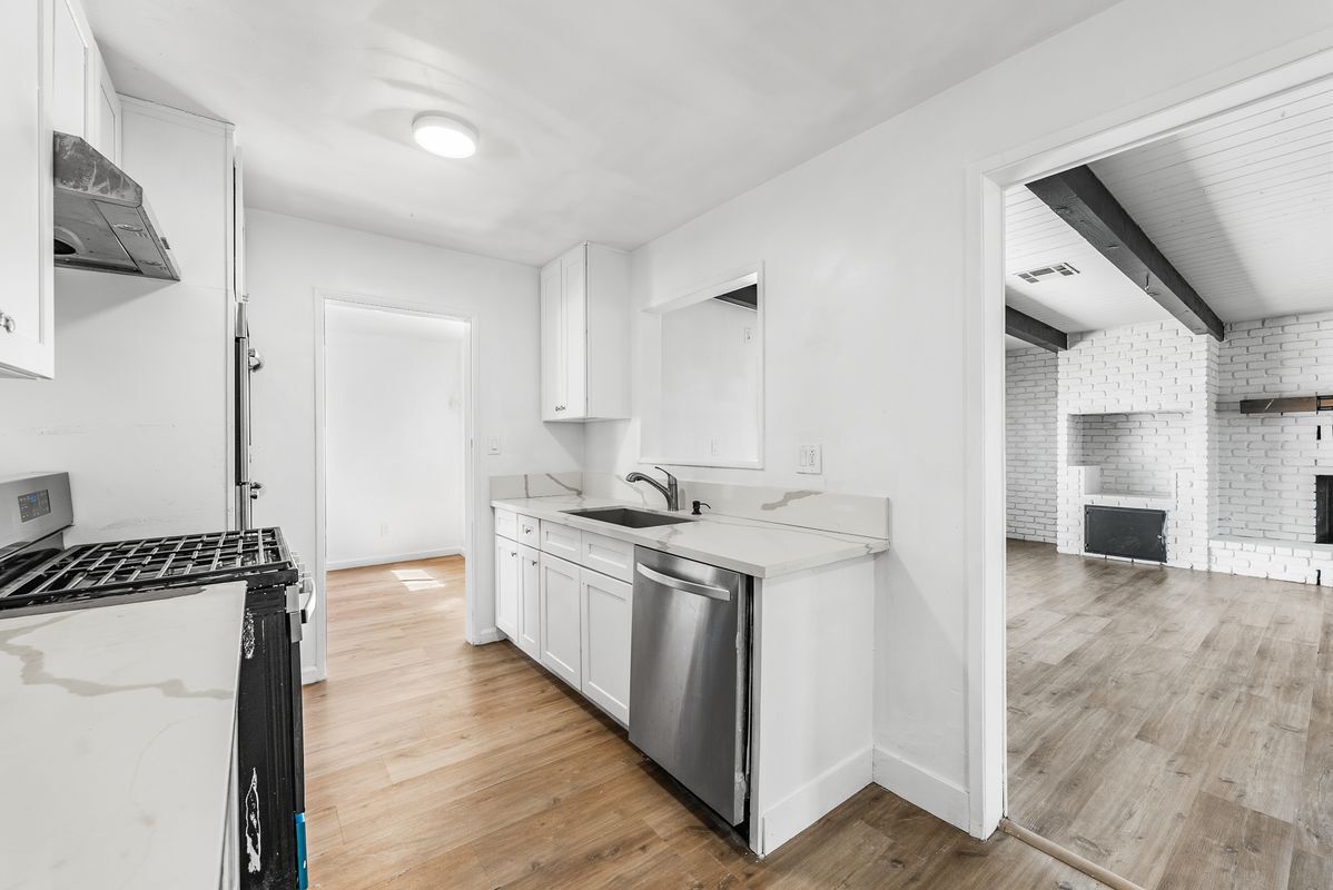 Building Photo - 442 Lightcap St