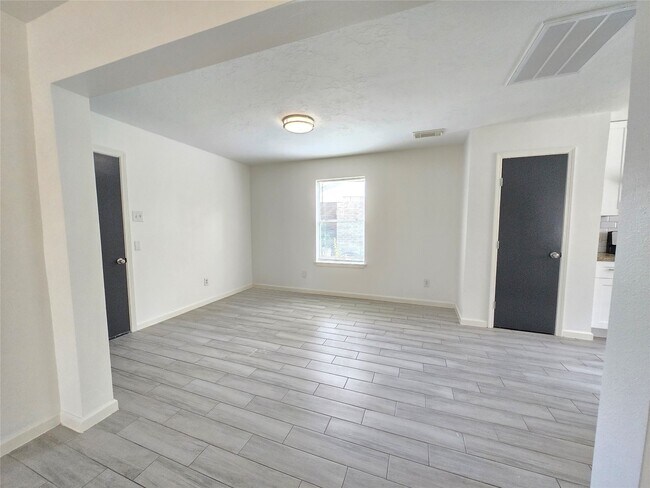 Building Photo - 11735 Sunny Stream Dr