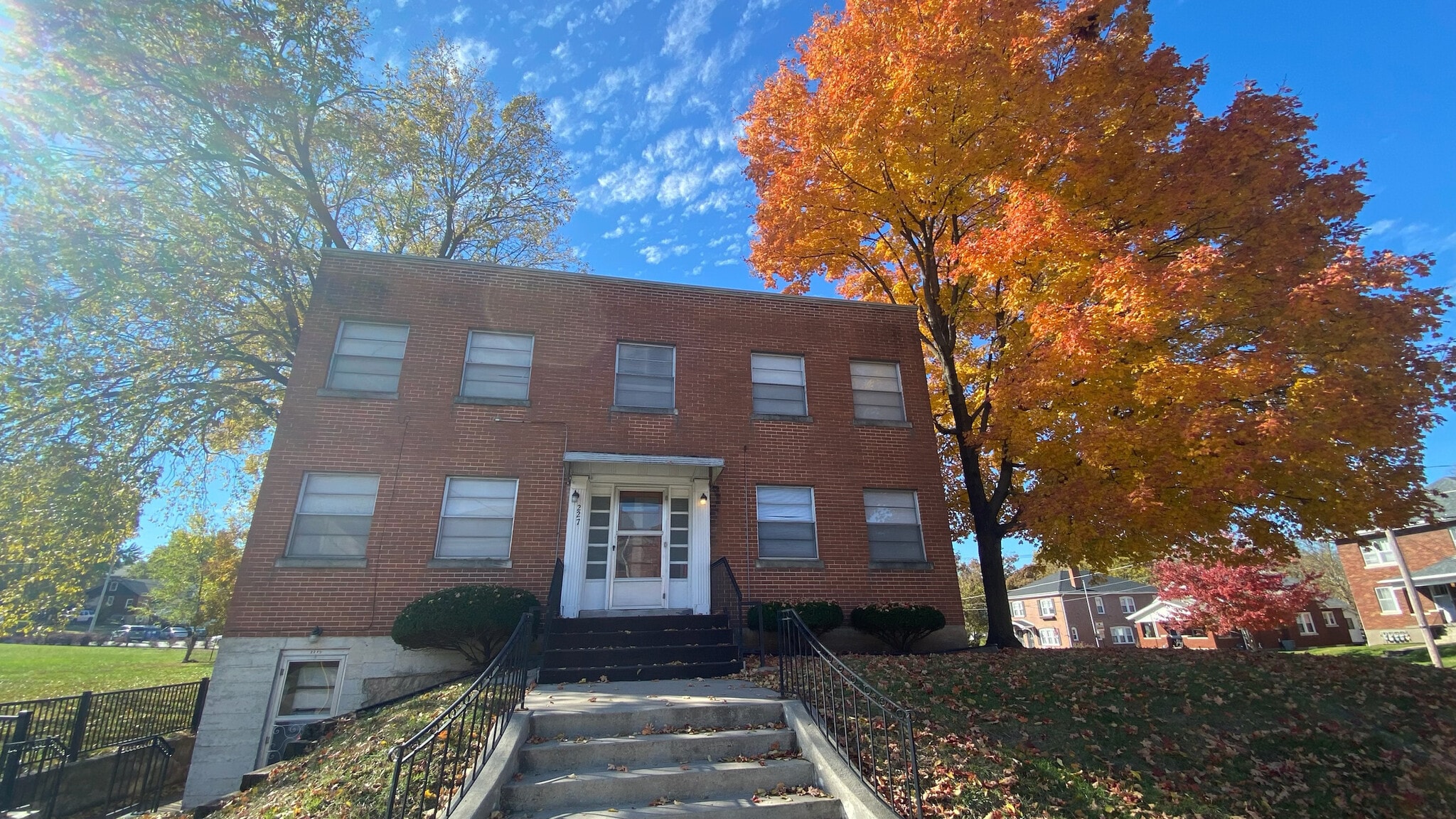 Apartment Building - 227 W Dunklin St