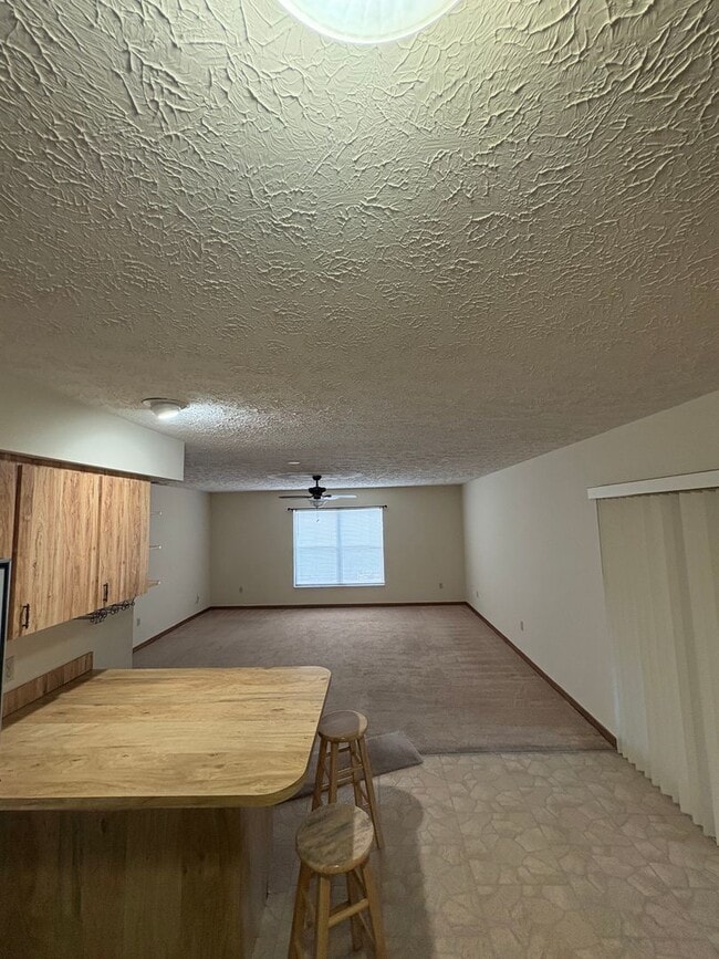 Building Photo - 2/2/2 home with fenced backyard in Ft Pierce