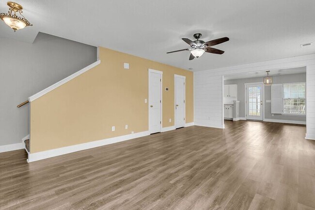 Building Photo - 403 Dovetail Cir