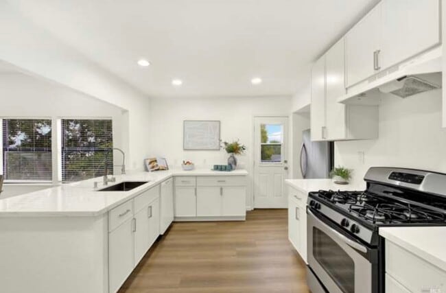 Building Photo - 324 Ohio St