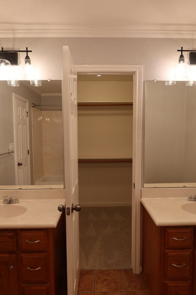 Building Photo - Charming 3-Bedroom Home with 2 Full Bathrooms in Waco, TX - Must See!
