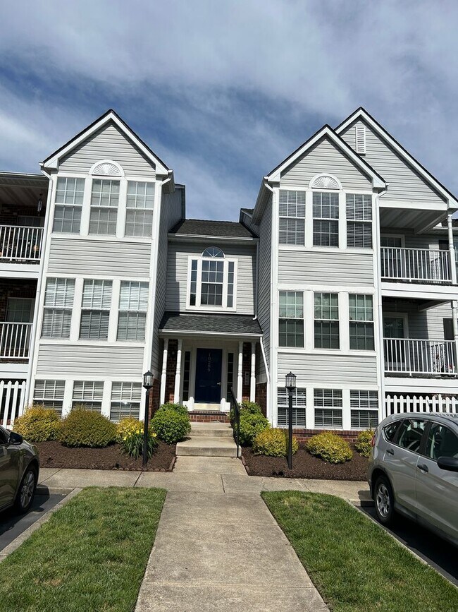 Primary Photo - Charming Top-Floor Condo in Laurel Lakes –...