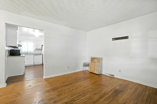 Building Photo - 1108 Hazel Ave