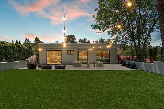 Building Photo - Renovated Single Family Home in Prime Wood...