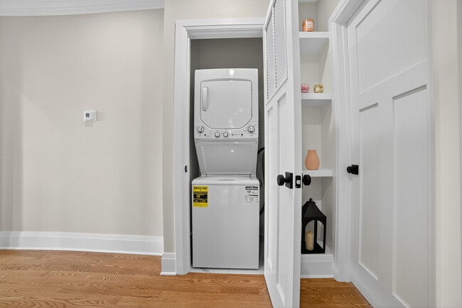 Building Photo - 3019 N Kenneth Ave