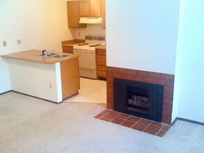 Building Photo - Independence Park 2bed two story washer & ...