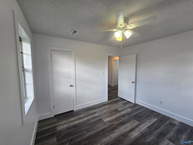 Building Photo - 247 Snow Dr