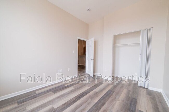 Building Photo - 112 N High St