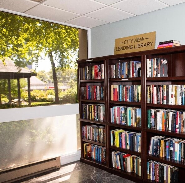 Building Photo - 2001 Hamilton St