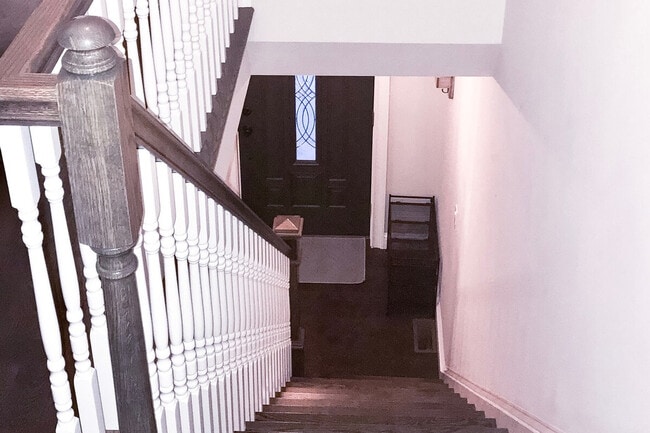 Building Photo - 7 Summit Ave