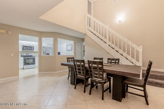 Building Photo - 11060 Wandering Oaks Dr