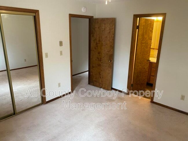 Building Photo - 2123 Hancock St